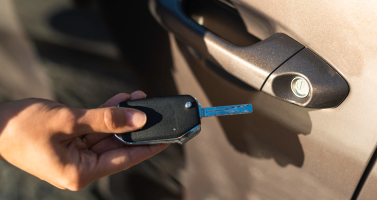 How to Remove a Broken Key From a Car Door Lock